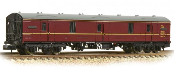 374-130C Graham Farish N gauge BR Mk1 GUV General Utility Van BR Maroon