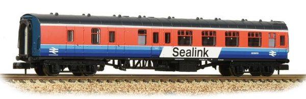 374-196 Graham Farish N gauge BR Mk1 BSK Brake Second Corridor Sealink