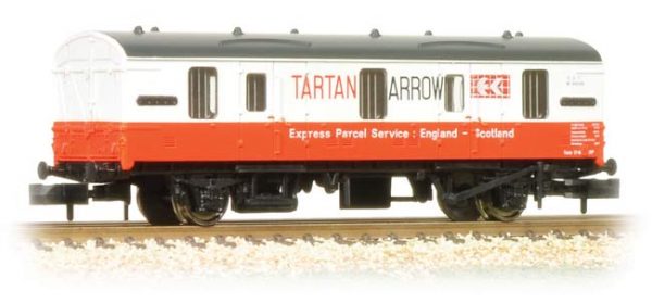 374-786 Graham Farish N gauge BR 4 Wheel CCT Van Tartan Arrow