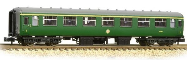 374-951 Graham Farish N gauge BR Mk2A FK First Corridor BR Green