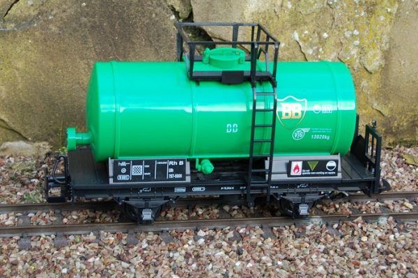 5806G NQD G Scale Green Tanker BB