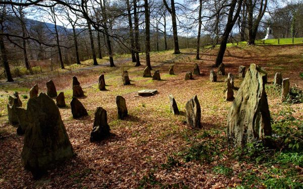 R7296 Hornby OO Stone Circle