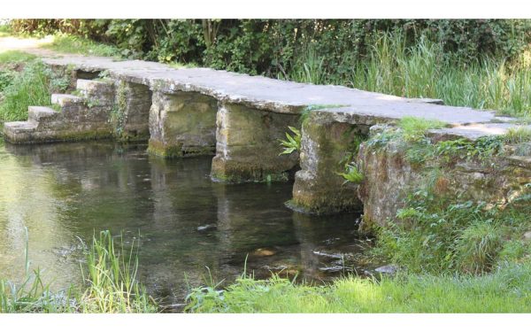 R7341 Hornby OO Stone footbridge