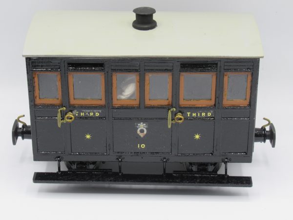 Secondhand 16mm FR Coaches x 4