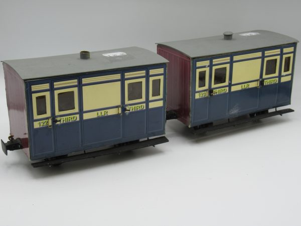 Secondhand 16mm Pair of coaches