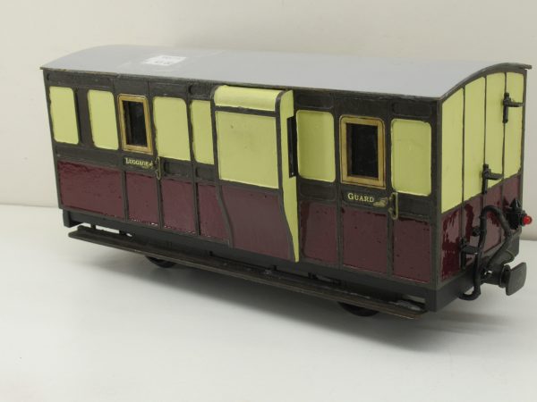 Secondhand 16mm Guards/baggage van - maroon and cream