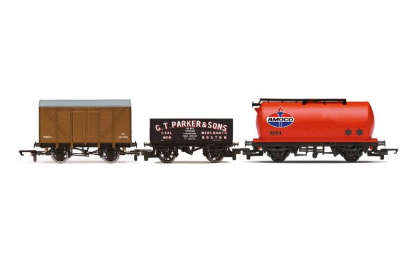 R60048 Hornby 00 RailRoad Triple Wagon Pack, Mixed Wagons with Box Van