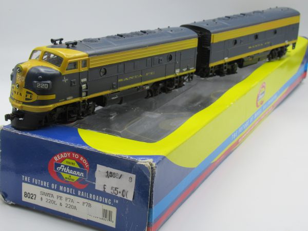 8027 Secondhand Athearn HO F7A and F7B Santa Fe 220