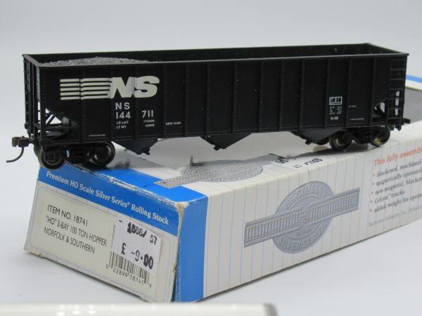 18741 Secondhand Bachmann HO 3 Bay 100 Ton Hopper- Norfolk Southern 144711