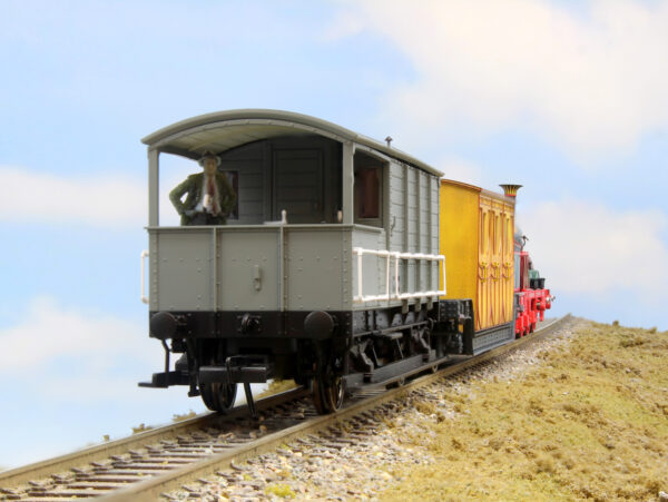 922002 Rapido UK OO Titfield Thunderbolt Train Pack - Image 2