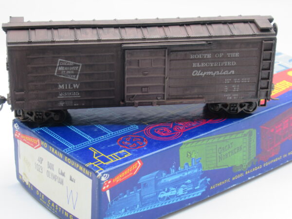 1023 Secondhand Roundhouse HO 40' Box Car - Milwaukee Olympian 23925 - weathered