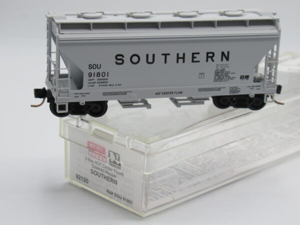 92120 Secondhand Micro Trains N gauge 2 Bay ATSF Centre Flow Hopper - Southern