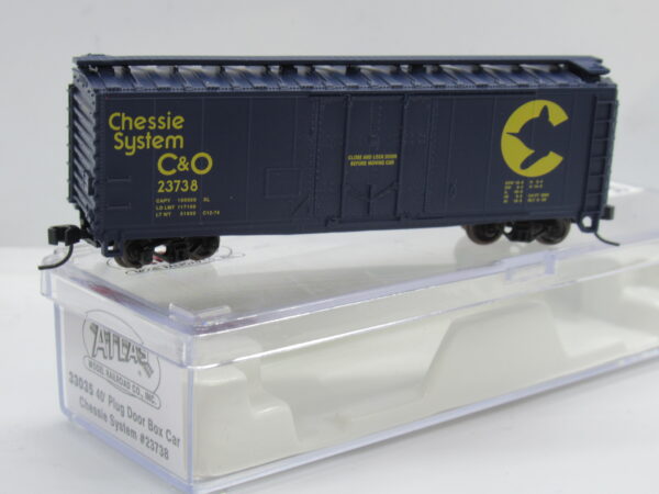 33035 Secondhand Atlas N gauge 40' Plug Door Box Car - Chessie System 23738