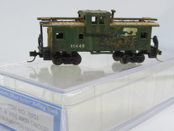 70753 Secondhand Bachmann N gauge 36' Wide Vision Caboose Burlington Northern - Heavily Weathered