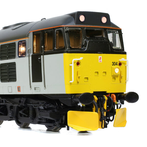 35-823A Bachmann OO Class 31/1 Refurbished 31304 BR Railfreight Petroleum Sector - Image 3