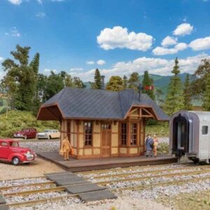 933-3555 Walthers HO  Victoria Springs Station -- Kit - 4-7/16 x 3-13/16 x 3-5/16" 11.2 x 9.6 x 8.4cm